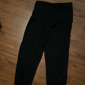 Maternity pants stretchy size M
